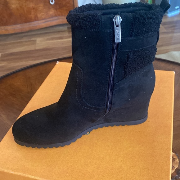 NWT Unisa Colbie wedge black suede booties size 7 - Picture 2 of 8